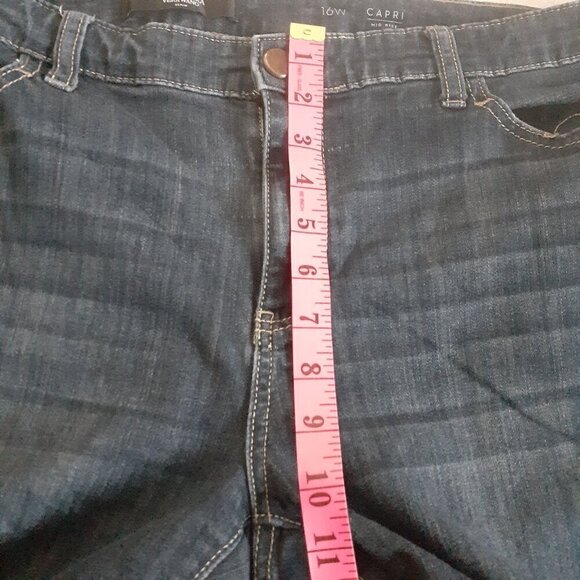 Simply Vera Vera Wang Women's Size 16W Medium Wash Mid Rise Capri Denim Jeans - Picture 13 of 15